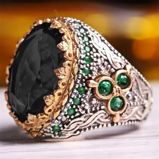 Men's Retro Inlaid Emerald Signet Ring