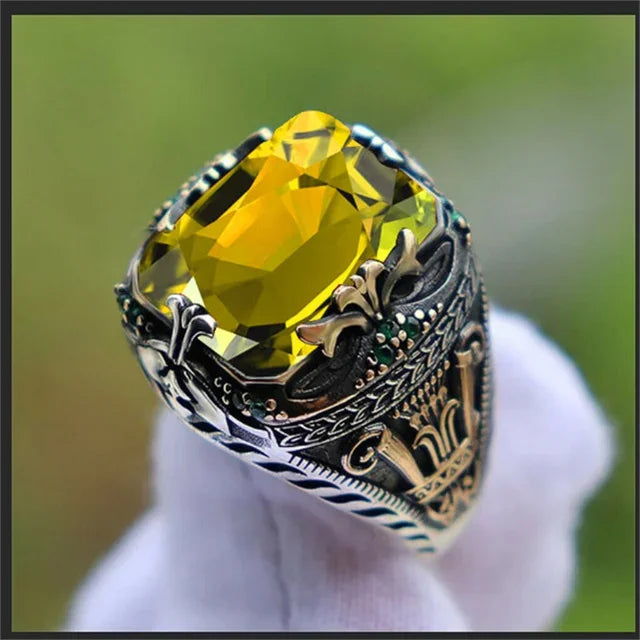 Men's Retro Inlaid Emerald Signet Ring
