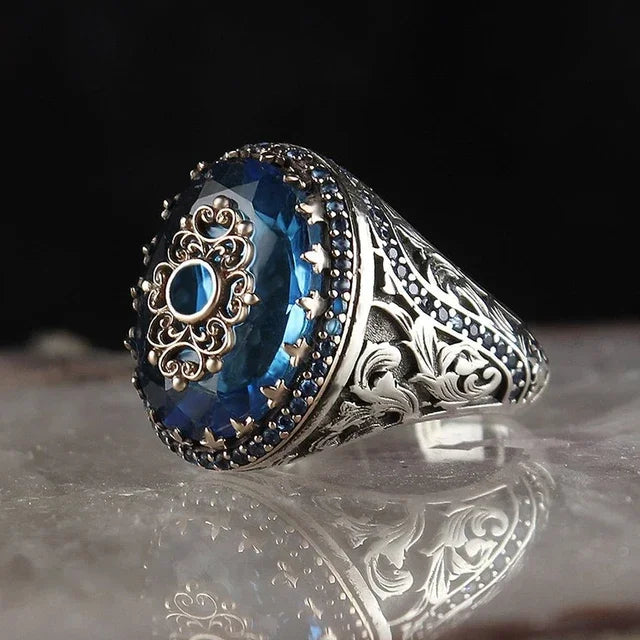 Men's Retro Inlaid Emerald Signet Ring