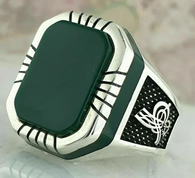 Men's Retro Inlaid Emerald Signet Ring