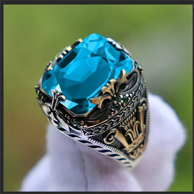 Men's Retro Inlaid Emerald Signet Ring