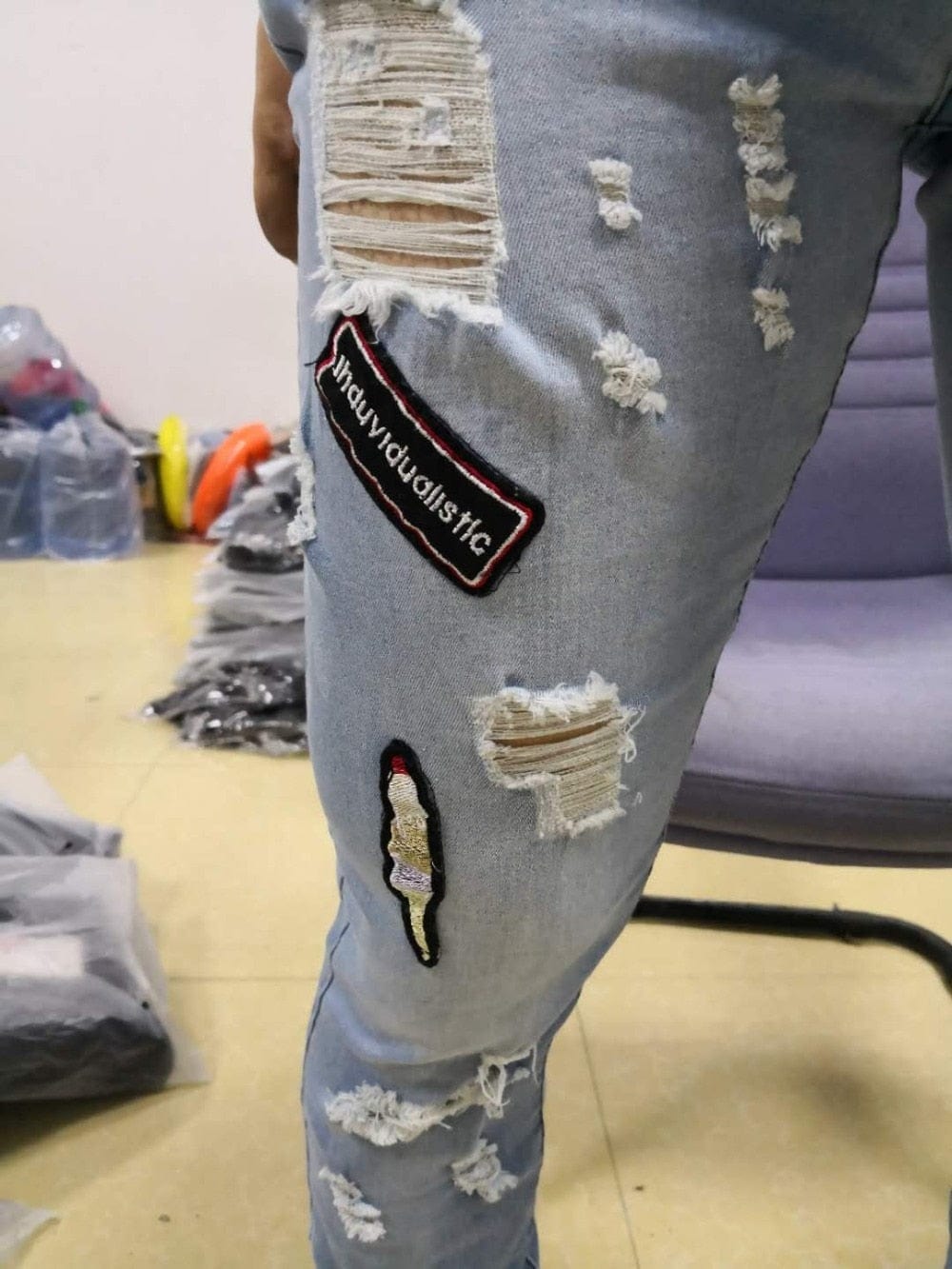 Men's Hole Badge Embroidery Skinny Denim Jeans