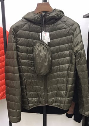 Men's Packable Lightweight Water-Resistant Hooded Down Jacket