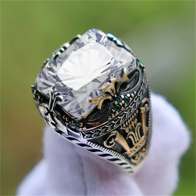 Men's Retro Inlaid Emerald Signet Ring