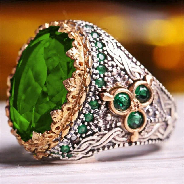 Men's Retro Inlaid Emerald Signet Ring