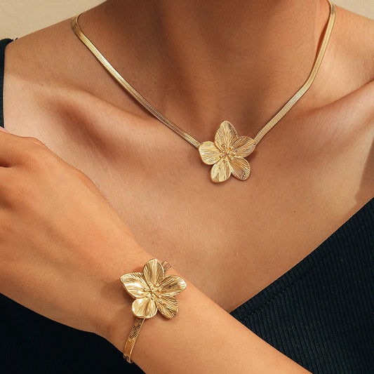 Women's Stainless Steel Flower Pendant Jewelry Set