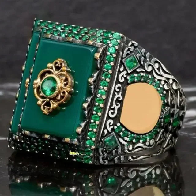 Men's Retro Inlaid Emerald Signet Ring