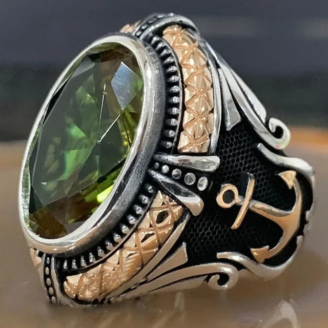 Men's Retro Inlaid Emerald Signet Ring