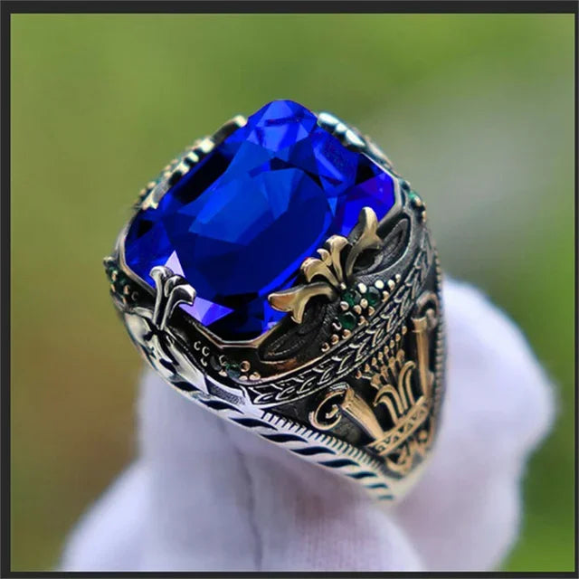 Men's Retro Inlaid Emerald Signet Ring