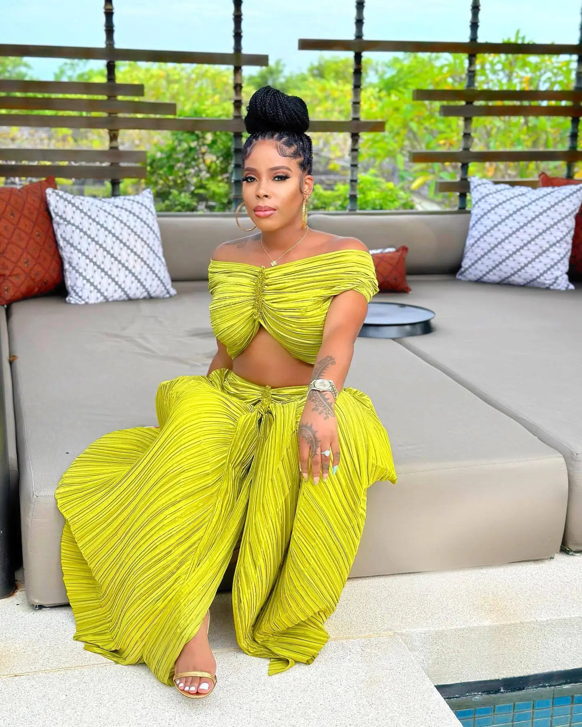 Women's Crop Top and Long Pleated Skirt Two-Piece Set